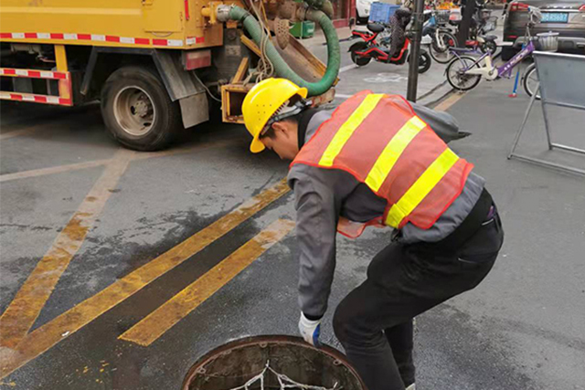 為什么城市要定期進行排水管道清淤?